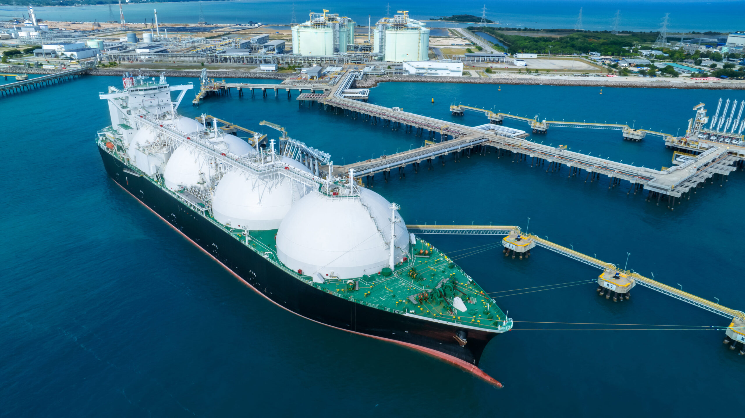 lng liquified natural gas tanker anchored in gas 2026 03 16 04 56 19 utc (1)
